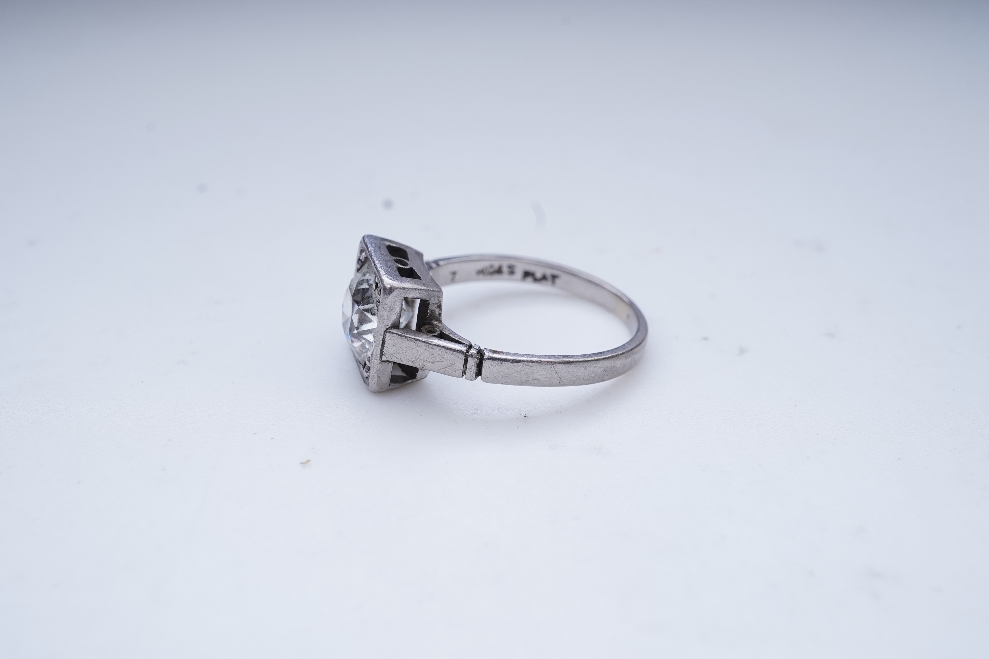 A solitaire diamond ring, early 20th century